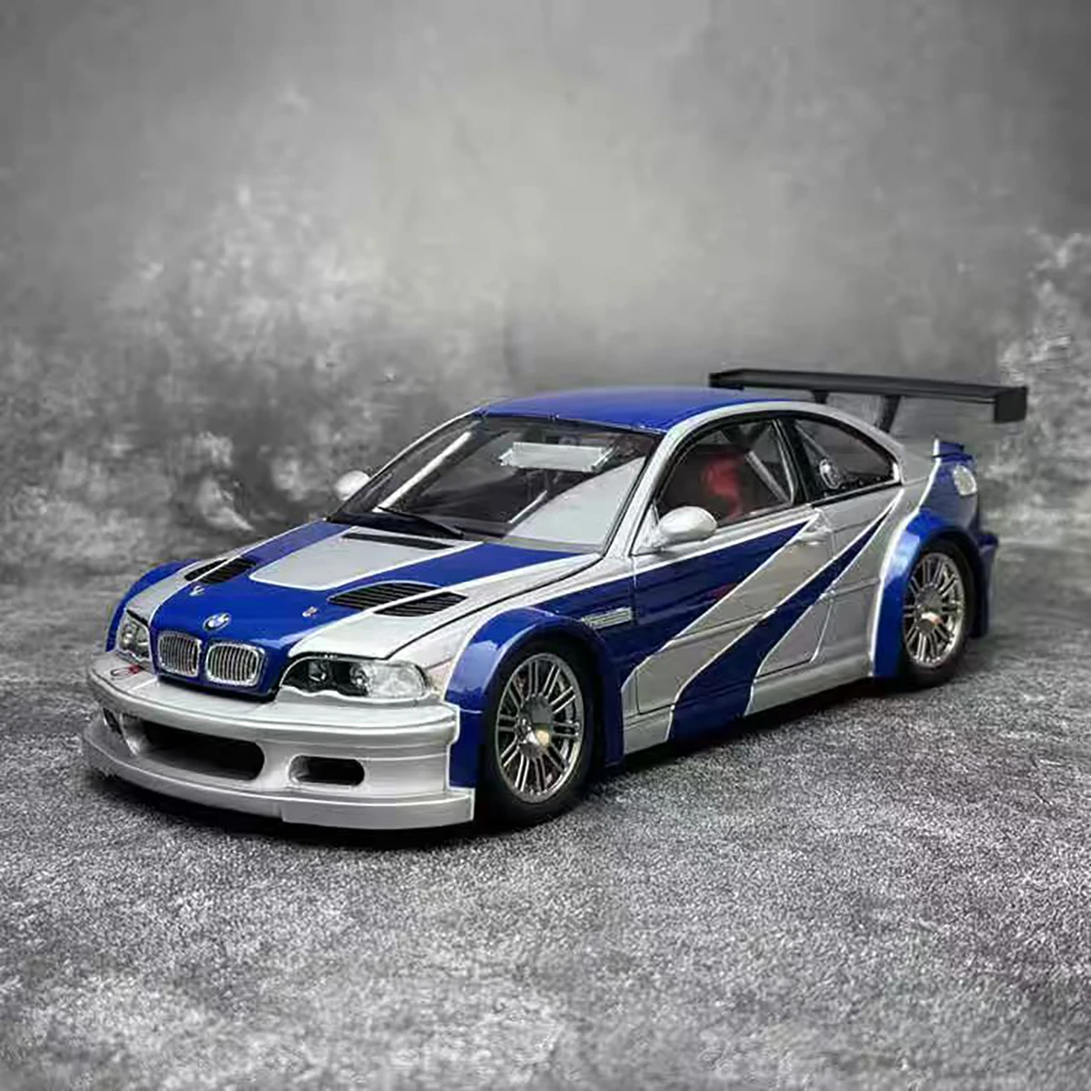 2001 BMW E46 M3 GTR 1:18 Ölçekli Alüminyum Model Araba: Detaylı