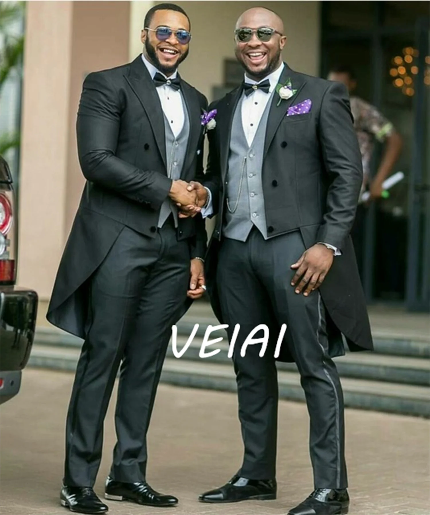 

CustomizedLatest Design Black Tailcoat Style Groom Tuxedos Peak Satin Lapel Men Suits Wedding Best Man 3 Pieces Costume Homme