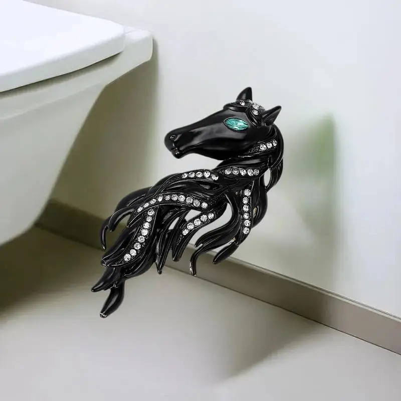 دبابيس رأس الحصان من حجر الراين قابلة للتكيف للنساء، تضيف التألق إلى أي ملابس غير رسمية أو فستان الحفلات