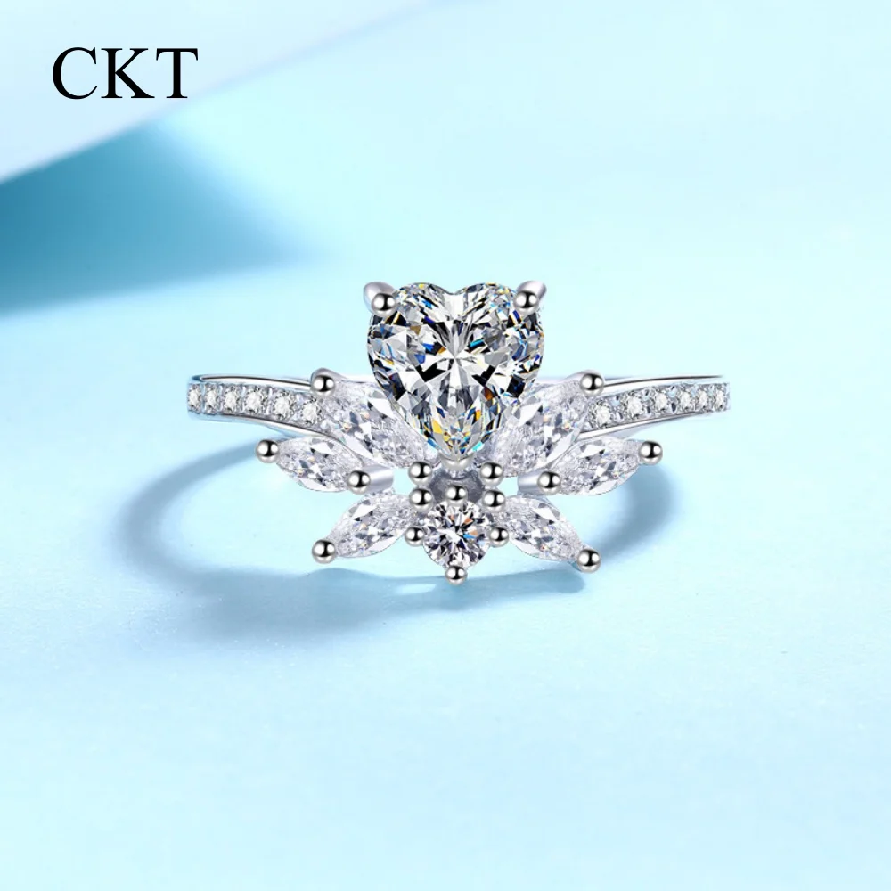 

CKT PT950 Platinum 1ct Moissanite Heart Bouquet Ring Soft Petal Details Shiny Heart Stone Perfect for Gifting & Daily Wear
