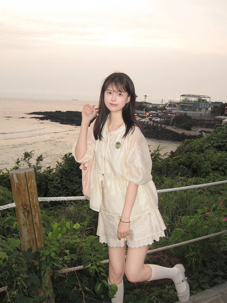 

Китайский комплект Chuan Dai iguang с фонариками, топом на пуговицах и юбкой для женщин, лето 2024