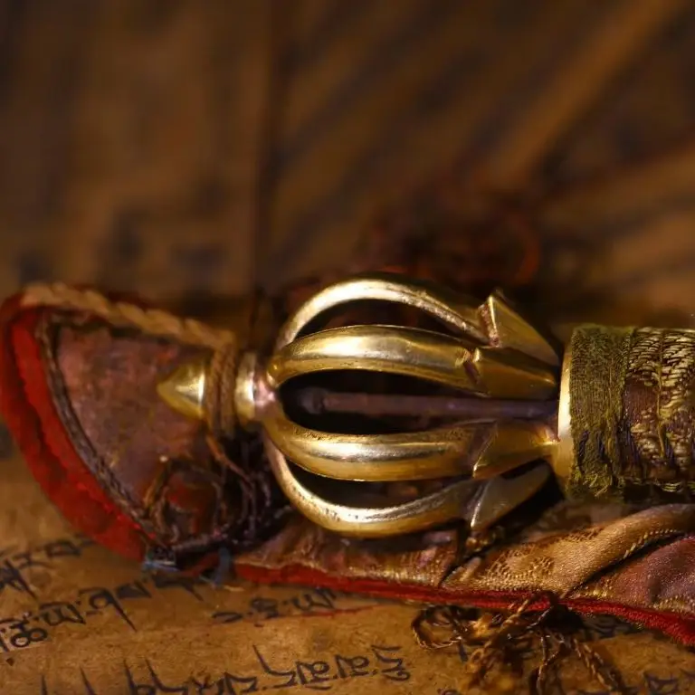 

7"Nepalese folk Old Bronze Cinnabar Flower Tip Shape Nine Shares Dorje Vajra Phurpa Amulet Dharam Worship Hall