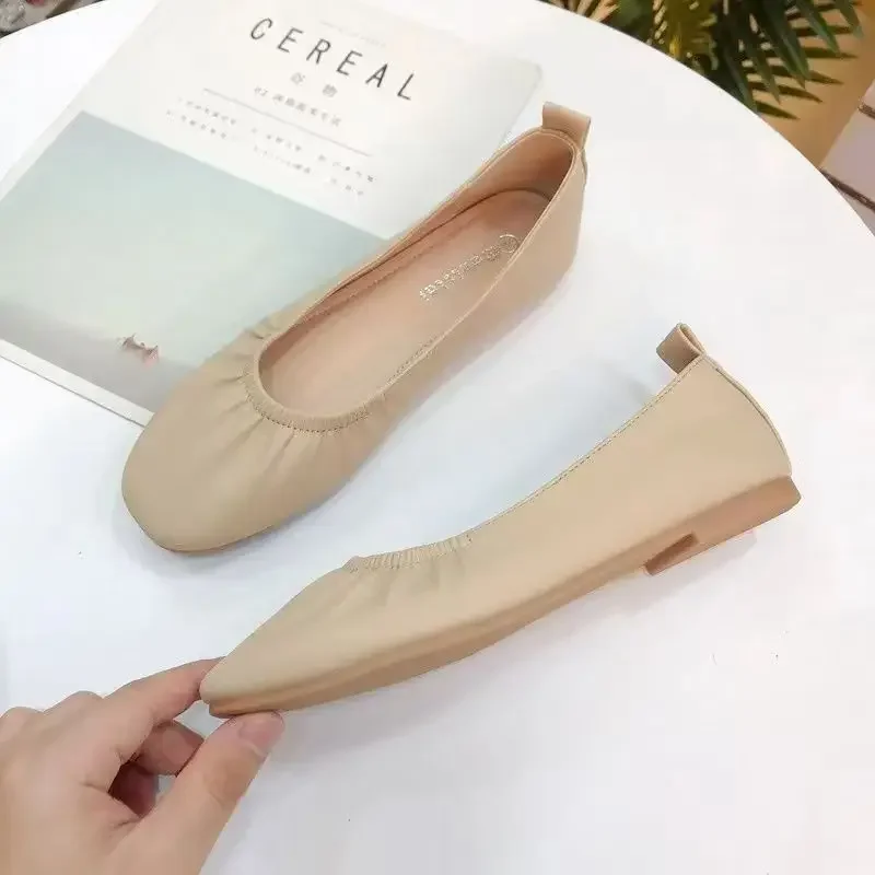 Korean Style Ladies Footwear Casual Women\'s Flat Shoes Round Toe Quick Delivery Young Elegant Dress Fashionable Slip On Sale Non