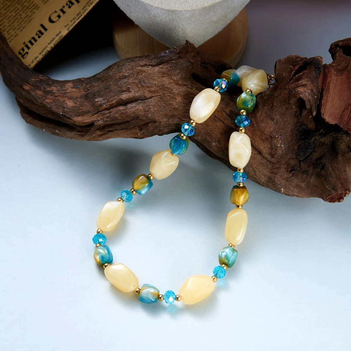 Französische Retro-Halskette mit sanften, farbenfrohen Kristallharzperlen für Damen und Herren, Hippie-Stil, unregelmäßige Perlen, Choker, Reiseschmuck – Detail 28