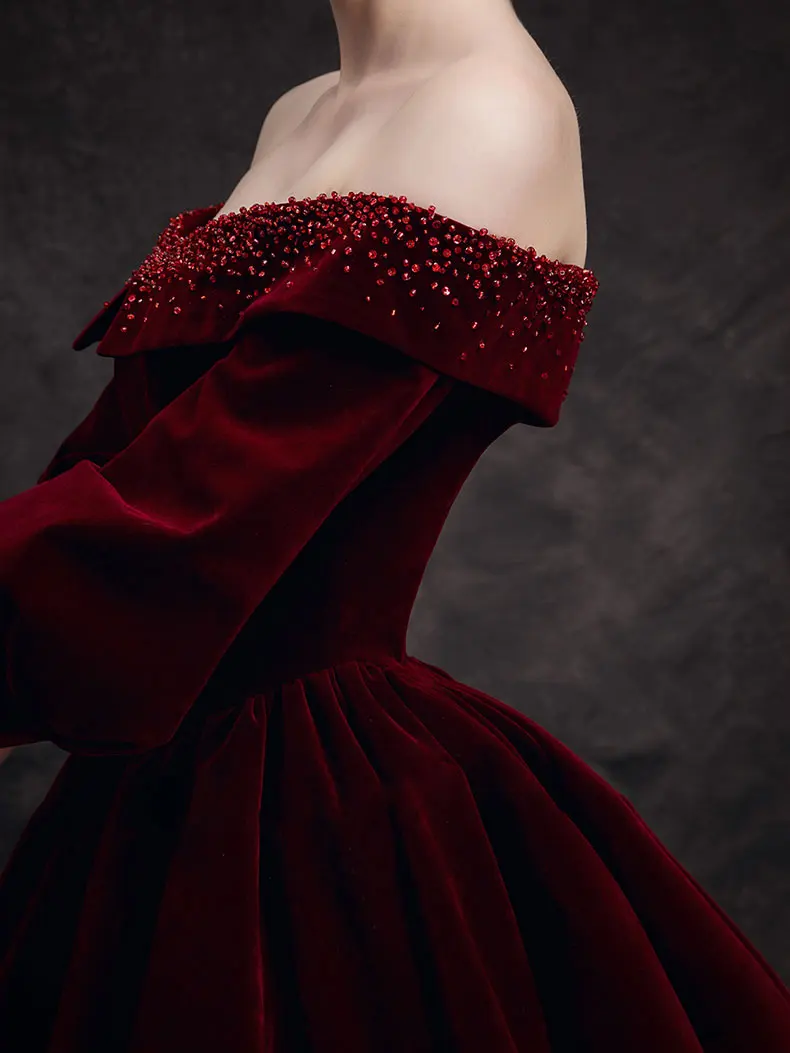 Burgundy Velvet Beaded Long Prom Dresses, Burgundy Evening Gowns فساتين حفلة موسيقية