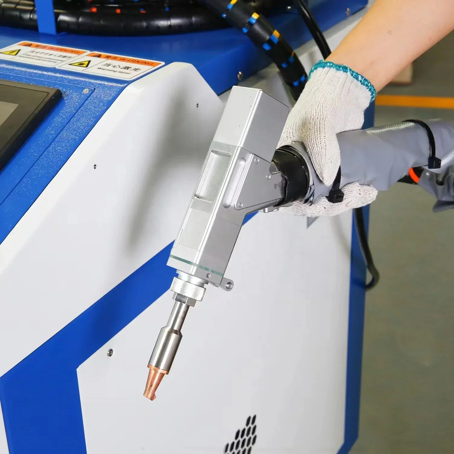 Fiber Laser Welding Machine Price Easy to operate handheld laser welding gun for sale