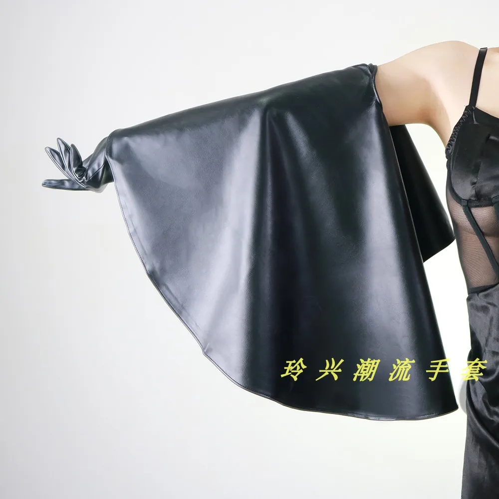 60 cm 24" LANGE RÜSCHENHANDSCHUHE Kunstleder Opera Schwarz Weiß Einzigartige Laufsteg-Accessoires Modische Accessoires Lange Ärmel Manschetten – Detail 21
