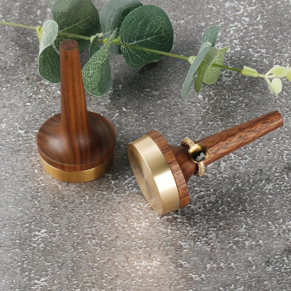 

Подставка для колец из орехового дерева с латунным основанием, 1 шт., элегантная, легкая, для демонстрации украшений, минималистичный декор для туалетного столика, подарок