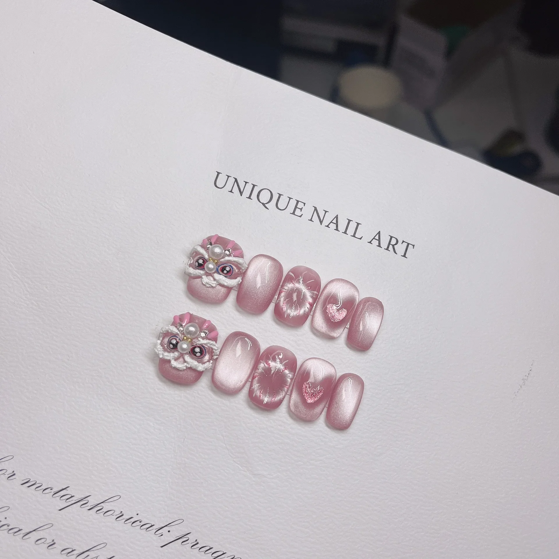10 szt. Baletowe Paznokcie w Kształcie, Błyszczące Szampańskie Francuskie Różowe, Ręcznie Robione Paznokcie Artystyczne 3D z Wytłaczanym Lwem i Kocim Okiem, Sztuczne Paznokcie na Imprezę