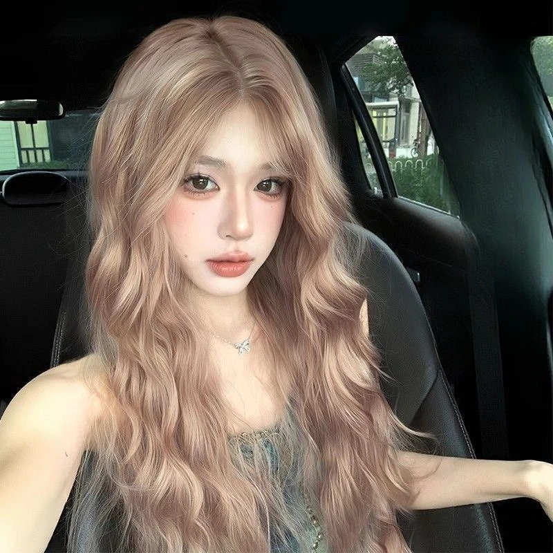 

Синтетические волосы для женщин, парик персиково-янтарного цвета, придающий светлой коже более естественный вид, волнистый, на всю голову, с центральным пробором, длинные кудрявые волосы.