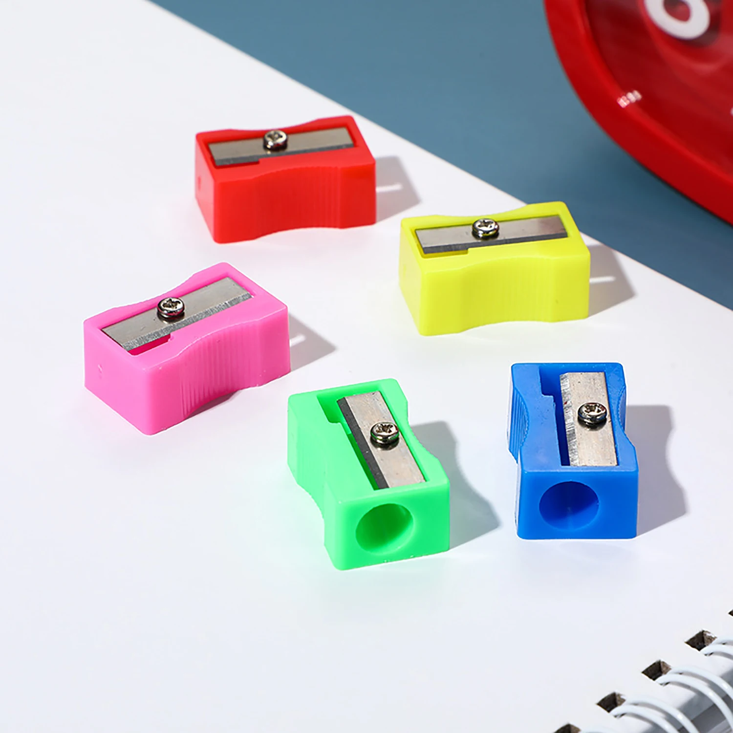 Taille-crayons en plastique, couteau de découpe pour crayons à sourcils, à lèvres et à yeux, 5 couleurs, fournitures de bureau et scolaires, cadeau, lot de 5