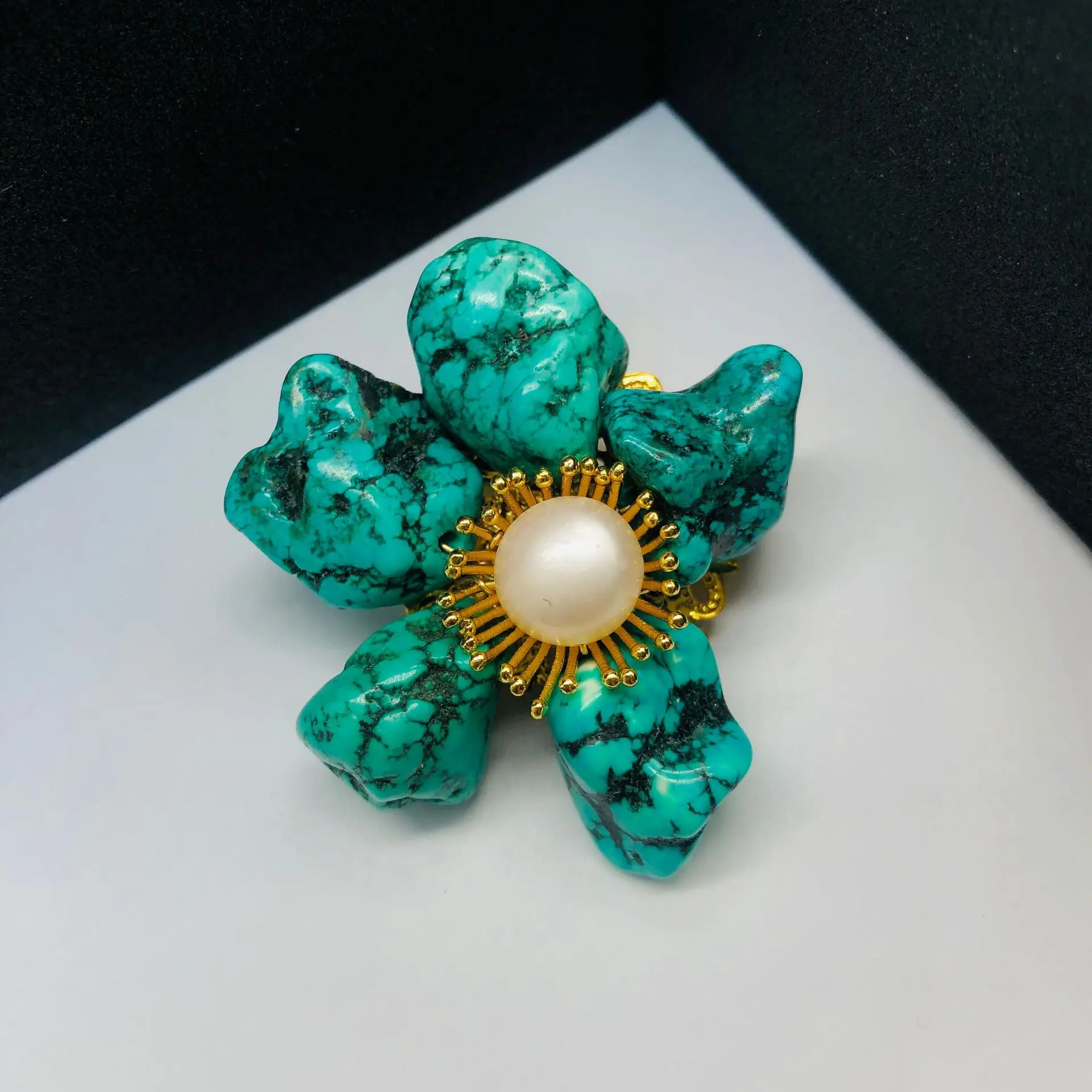 Turquoise petal brooch hand-wound female corsage fashion temperament simple and versatile original design manufacturer wholesale