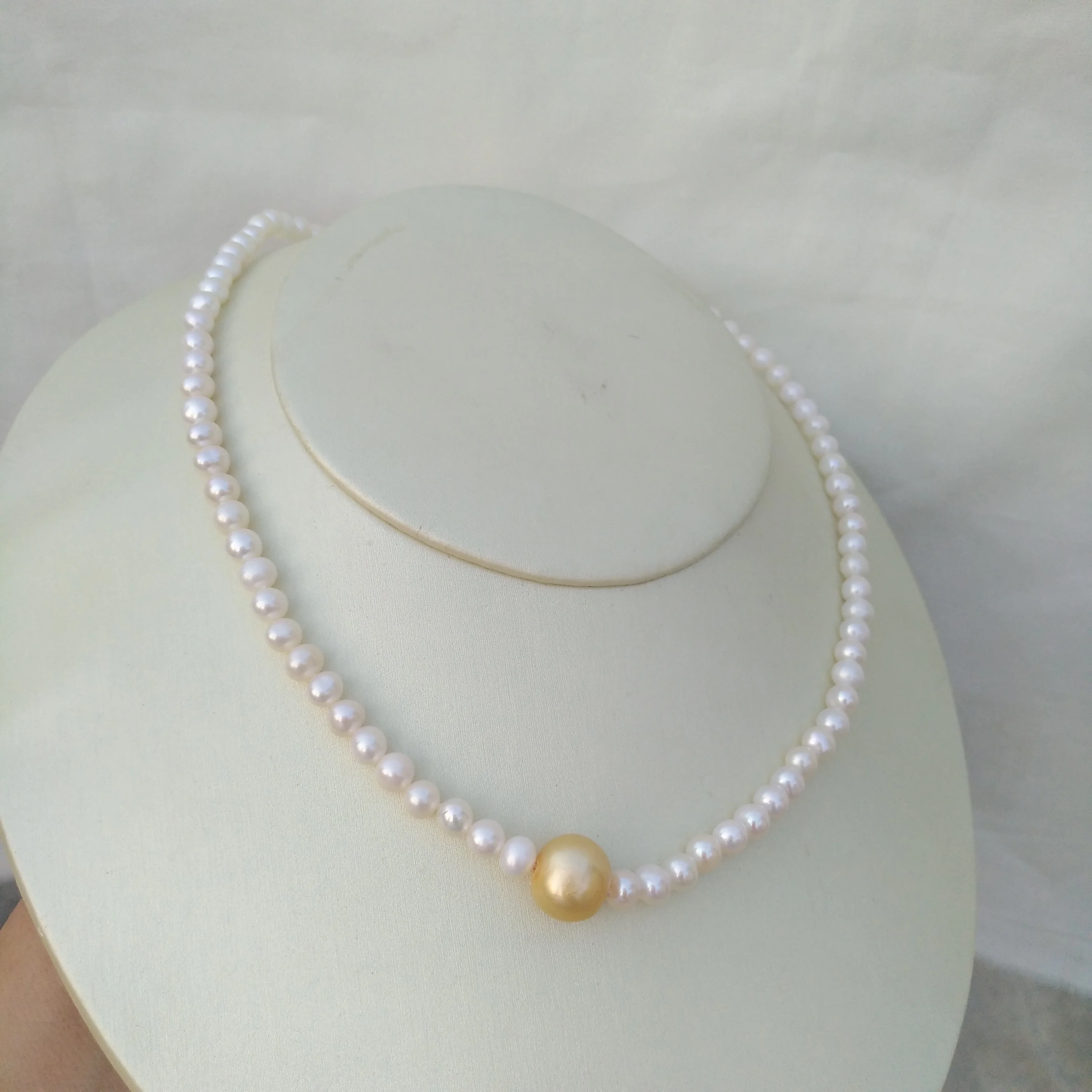 

Classic 5-6mm AAA+ Akoya White 10mm Yeller Pearl Necklace 17inch 14k Gold P Original Real shot photos