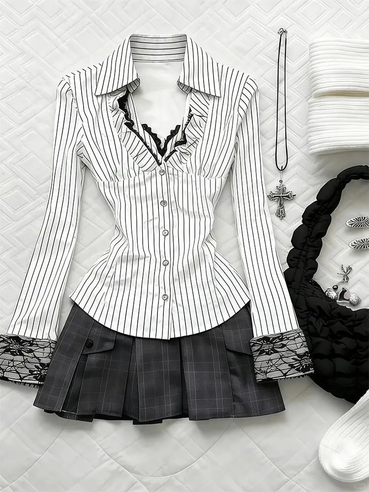 

Летний комплект из 2 предметов: кружевная футболка в полоску и короткая юбка. Готический, панк, американский ретро, Y2K, 90-е, Харадзюку, корейский, эмо-стиль. Облегающее платье.