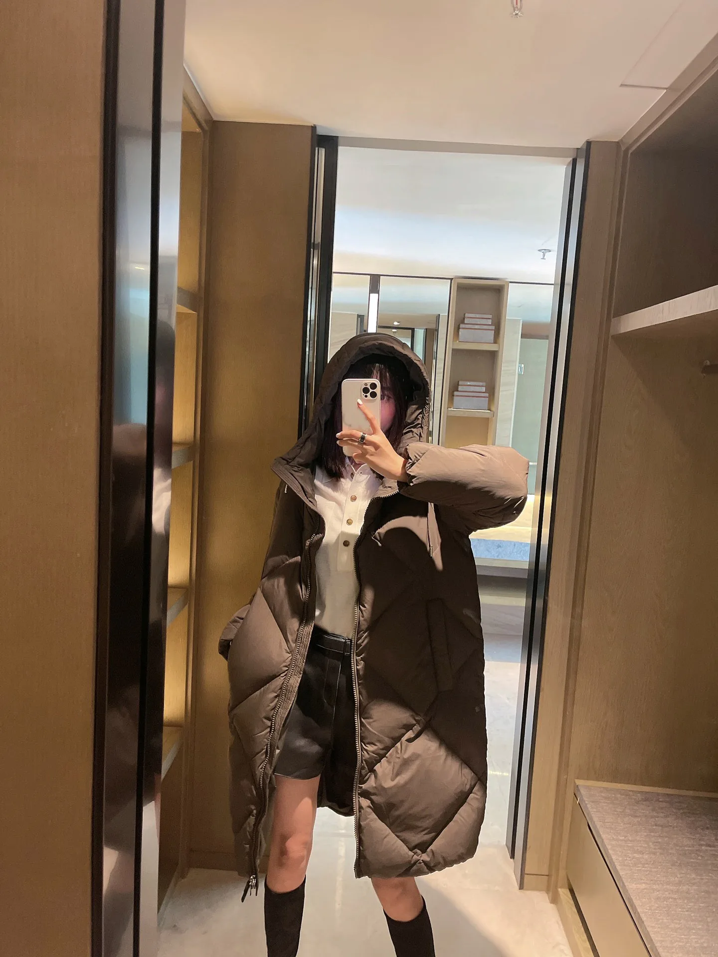 2025 Women's Clothing High quality diamond check hooded down jacket 1102