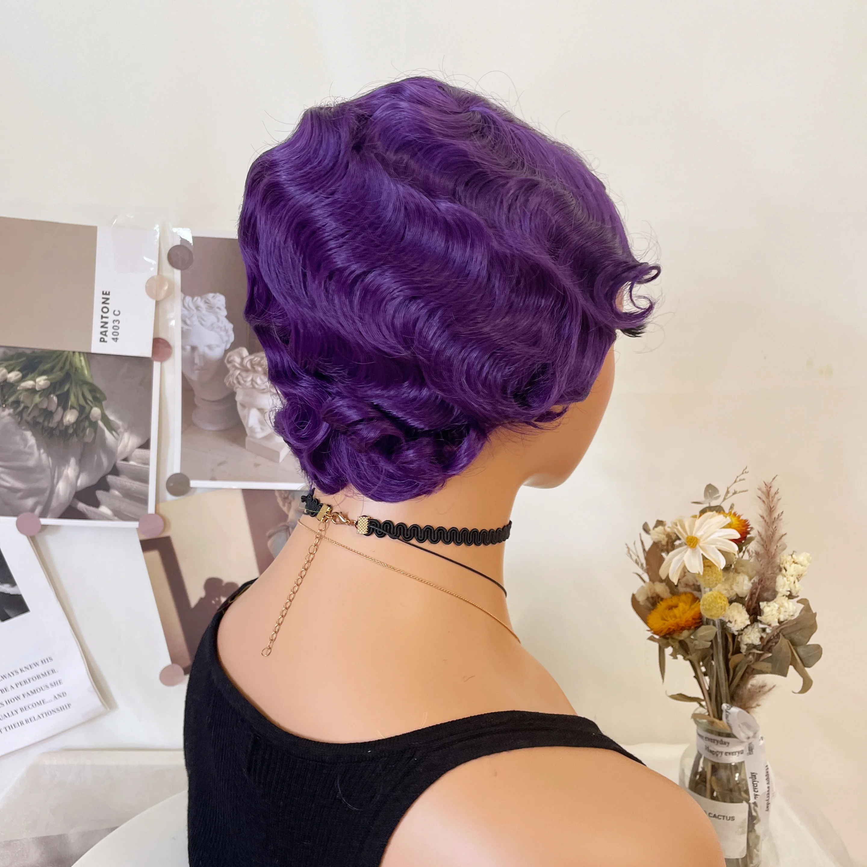 Peruca Curta Kinky Curly para Mulheres, Cabelo Sintético Roxo Escuro Profundo, Resistente ao Calor, Onda de Dedo, Cosplay