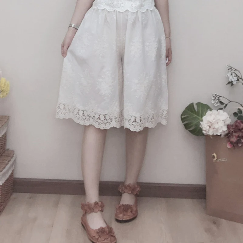 New Mori Girl Retro Sweet Cotton Embroidery Loose Pants Women Clothing Elastic Waist Hollow Kawaii Knee Length White Pants Z032