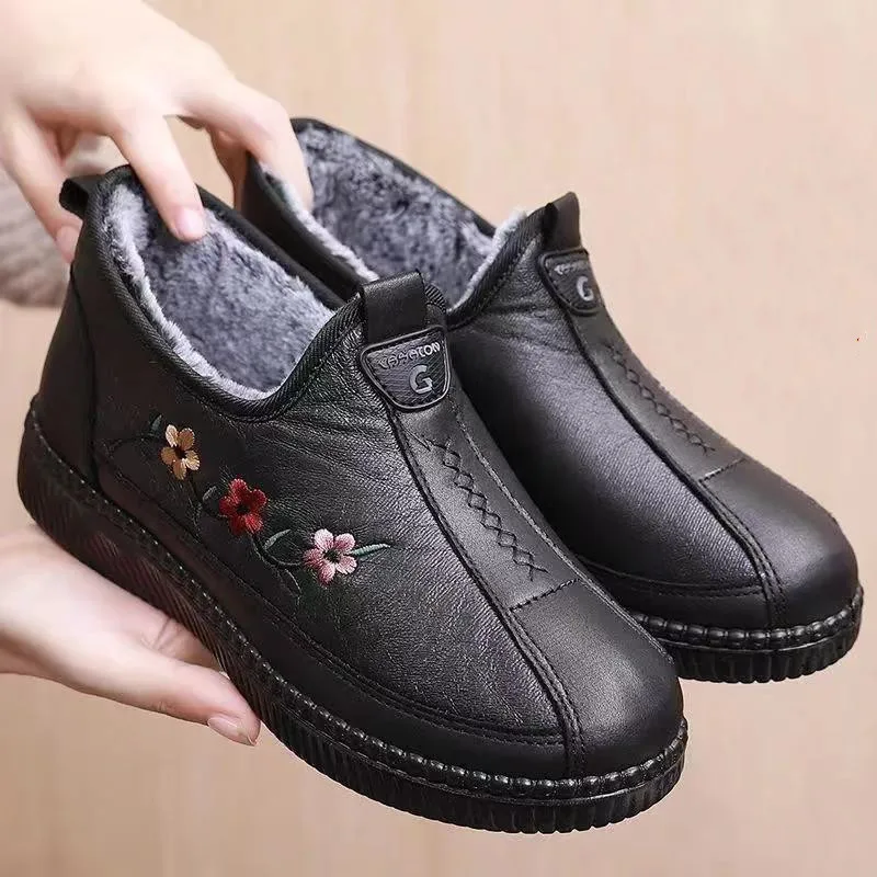 Winter Boots Women Soft Leather Waterproof Warm Plush Fur Snow Boots Women Casual Lightweight Flat Heels Ankle Boots Female Shoe