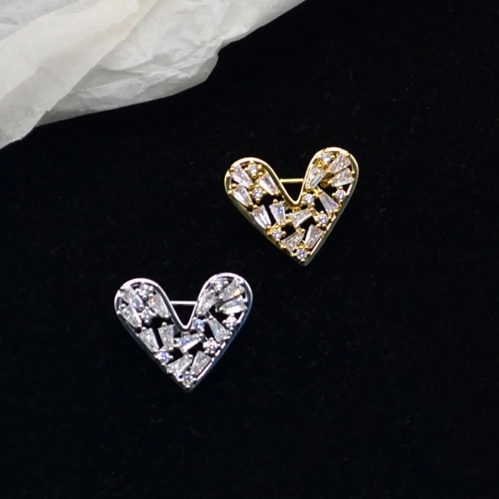 Jewelry Korean Style Heart Brooch Rectangular Shiny Rhinestone Pin Elegant Hollow Out Hollow Heart Breastpin Suit Coat Collar