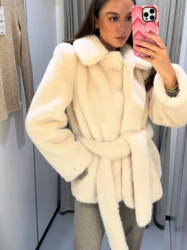 Luxury Faux Fur Women's Coat Turn-down Collar Long Sleeve Lace Up Pocket Soft Short Overcoat Thick Warm Winter Ladies Outerwear