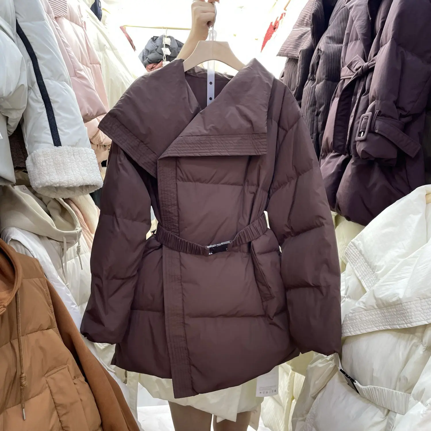 ​ ​ 2025 invierno diseñador de gran tamaño Lape acolchado abrigo mujeres Slim Fit cintura con cinturón cálido Chic ropa de abrigo única ​ ​