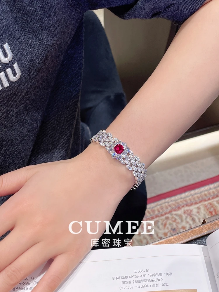 سوار CUMEE ذو إصدار واسع كامل من الألماس الصناعي الناعم عالي الكربون. 925 فضة مطلية بالذهب