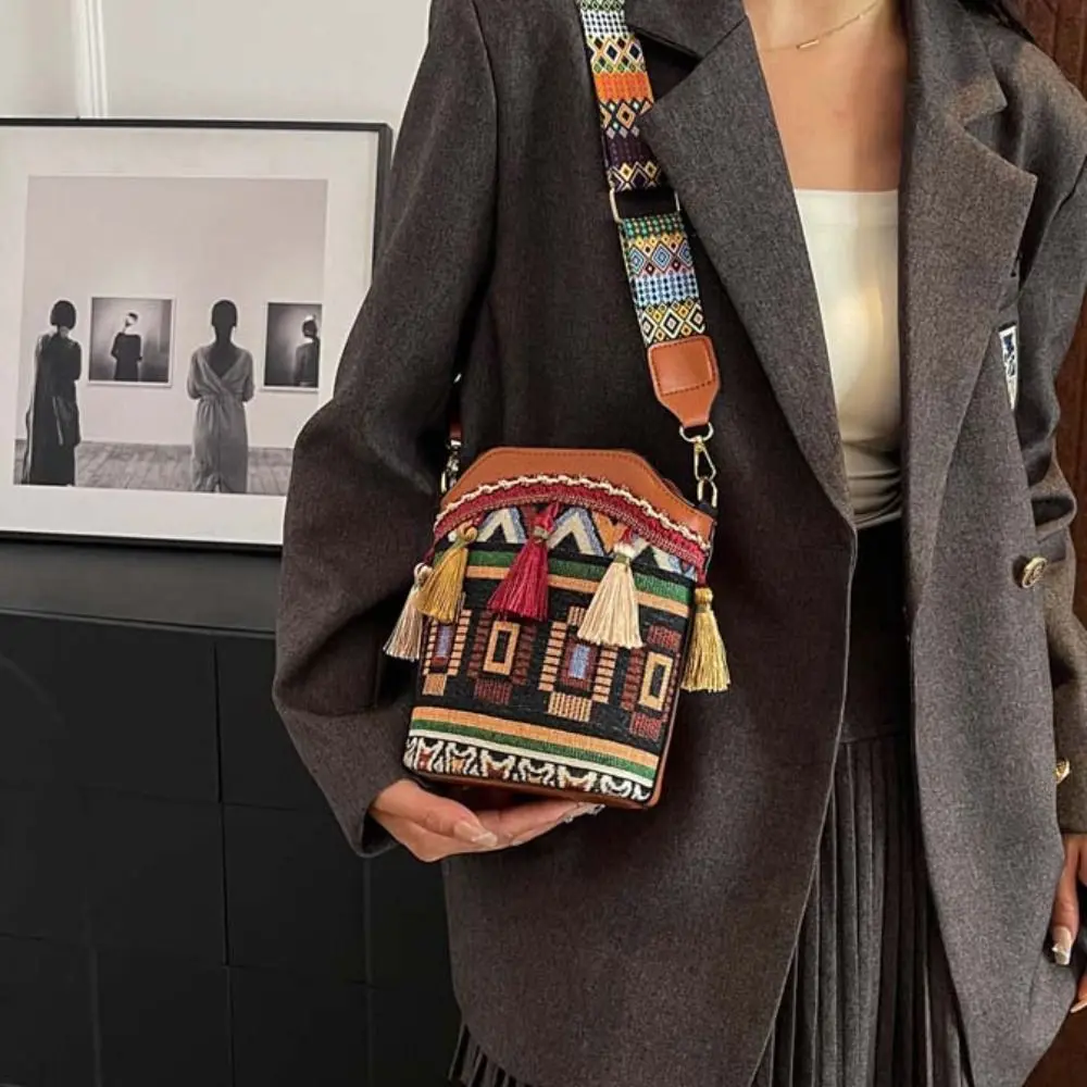 Large Capacity Ethnic Style Crossbody Bags Messenger Bag Woven Bag Fringe Shoulder Bag Geometric Handbag Bohemian Tote Bag