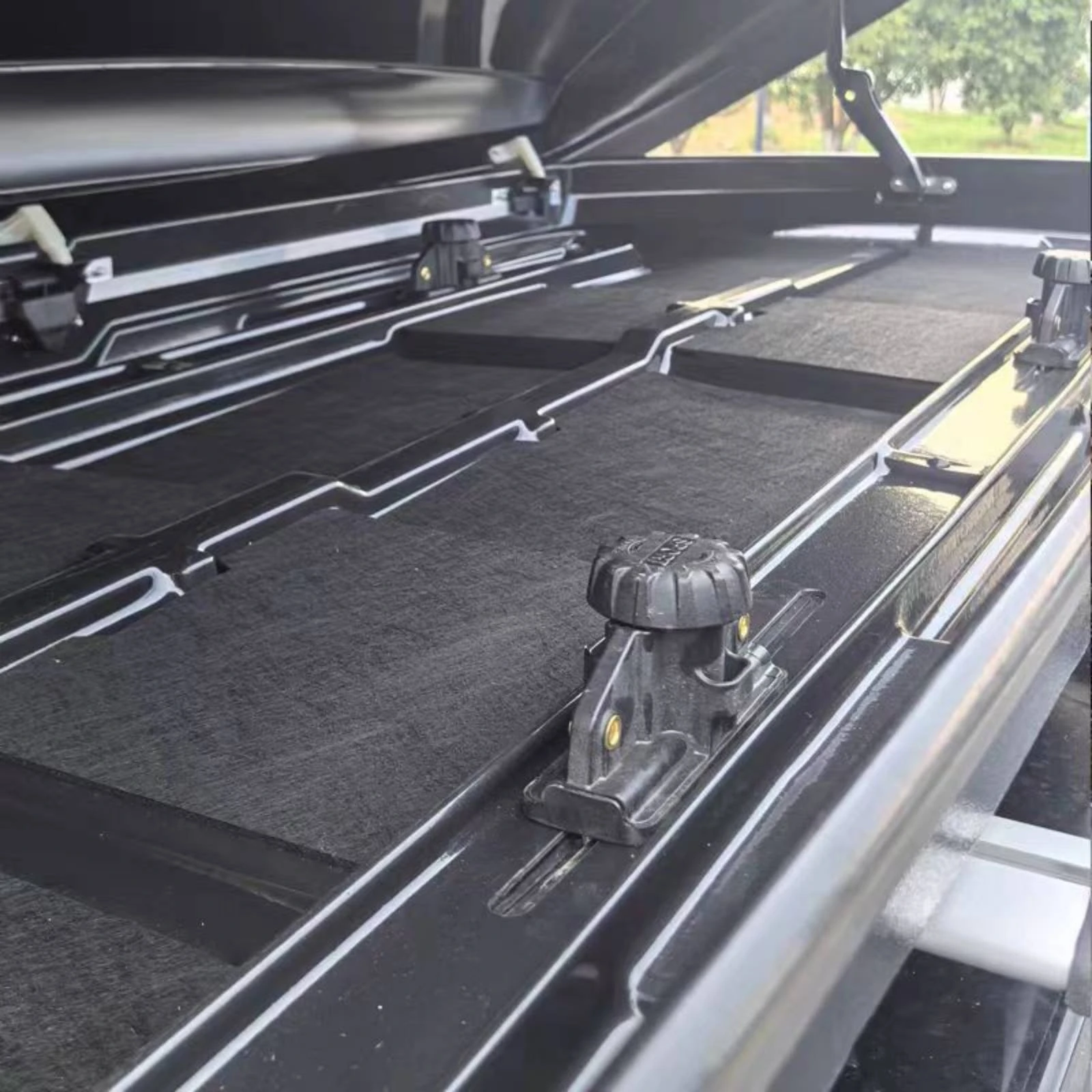 Hand Tightened Roof Box Clamp with Knob Quick Install Mounting Bracket for Crossbars Metal Hooks Low Profile