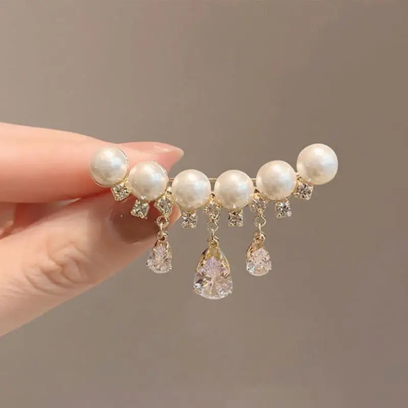 1Pcs Fashion Classic Laddy Exquisite Crystal Clothing Coat Suit Pin Corsages Elegant Women Girls Pearl Pendant Brooch Badges