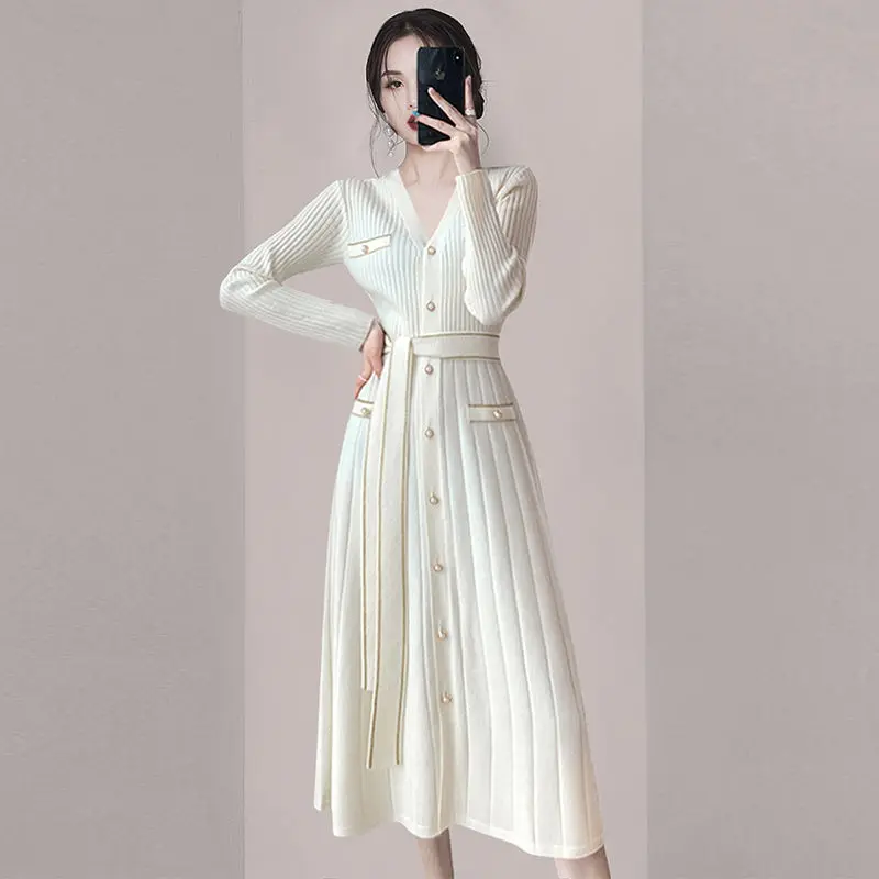 

2025 Autumn and Winter New Elegant Short Sleeve V-Neck Knit Dress French Style Medium Button Long Dress for Women CQ256