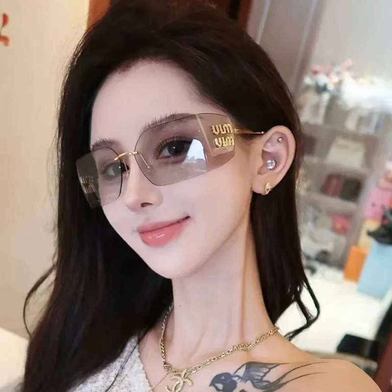 NEW Classic Sun Glasses Female Funky Metal Luxury Rimless Sunglasses Women BrandDesigner Rivets Rectangle Gradient Curved Shades
