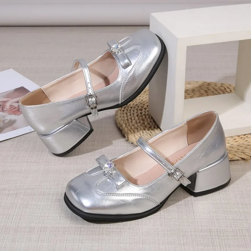 2026 Neue Damenschuhe Mode Gürtelschnallen-Design Kleine Lederschuhe Quadratische Spitze Dicker Absatz Einzelschuhe für Damen – Detail 6