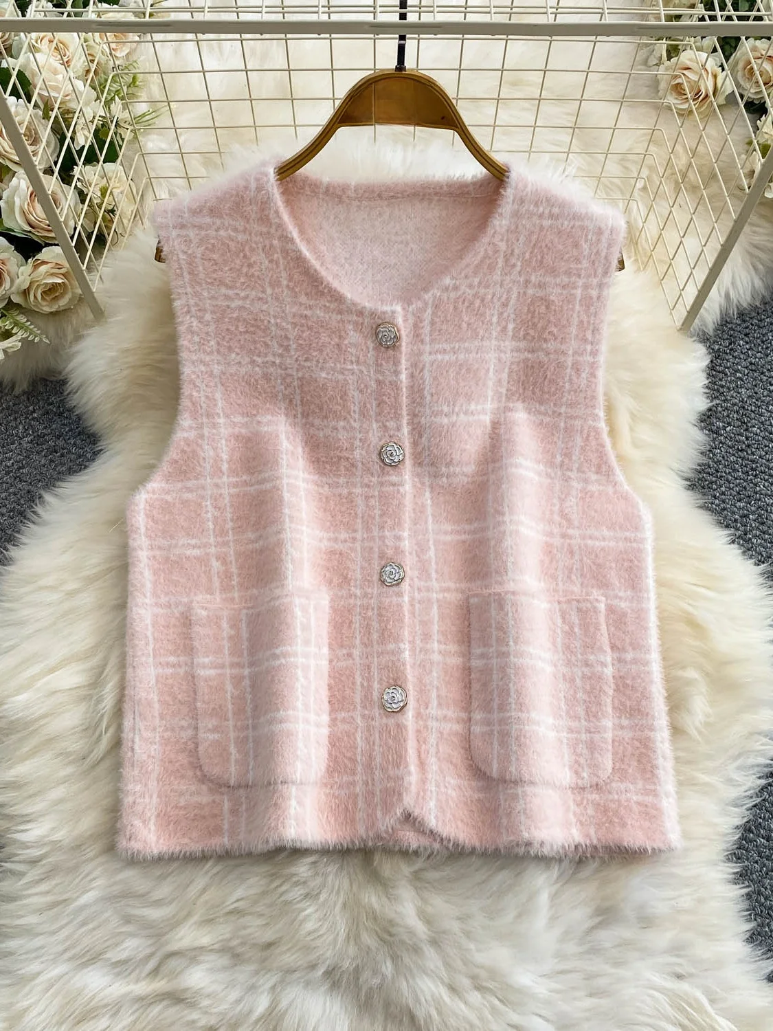 Young Style Floral Button round Neck Vest Coat Women's Autumn Winter Plaid Furry Top Luxury Anti-Aging Retro City Commute