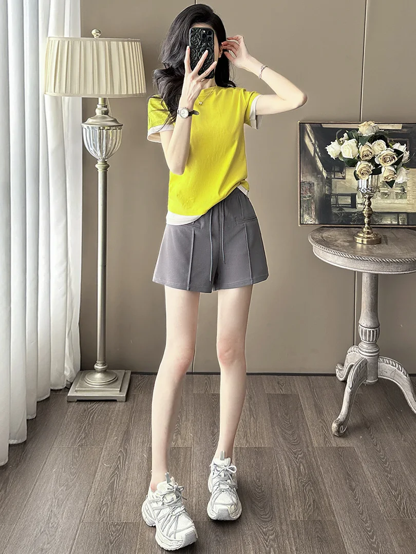 

Summer Fashion Yellow Short Sleeve T-Shirt And Grey Casual Sports Shorts Two-Piece Set Anti-Aging Trendy Women's Clothing