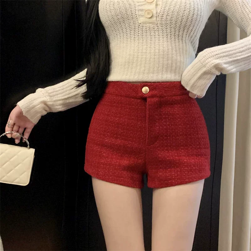 black shorts 2026 Spring and Winter Retro Korean Version Women Temperament Tweed Shorts in Black Camel White Red