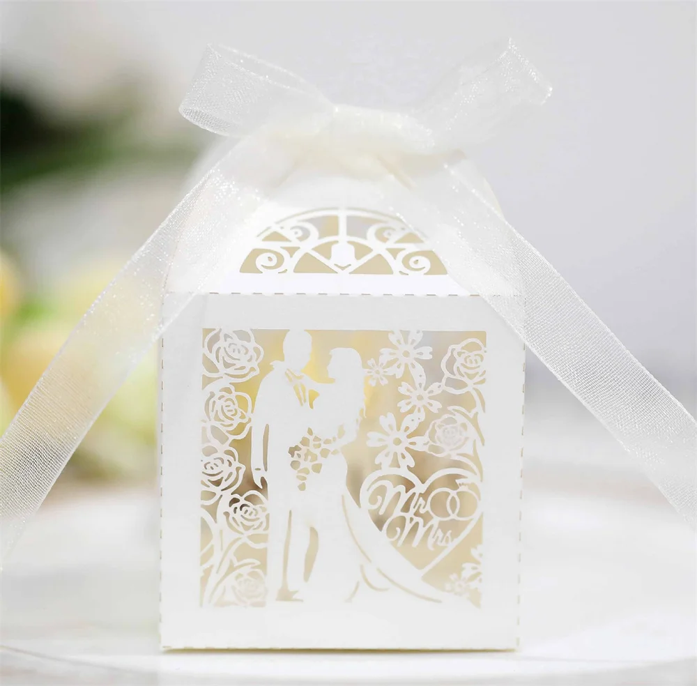 50Pcs/Lot Lase Cut Bride Groom Wedding Sweets Candy Box Guests Gift Boxes Paper Packaging Baby Shower Chocolate Cookie Box