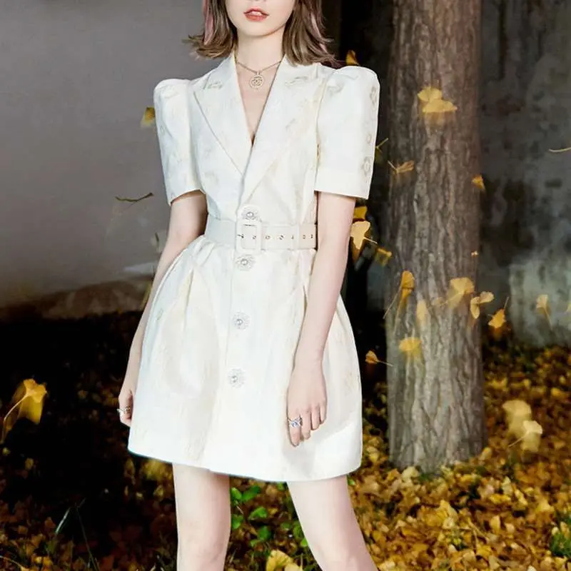 

Летний костюм Ele Summer Faion: элегантный жаккардовый комплект с воротником, юбка А-силуэта со средней талией, V-образный вырез, стильный крой.