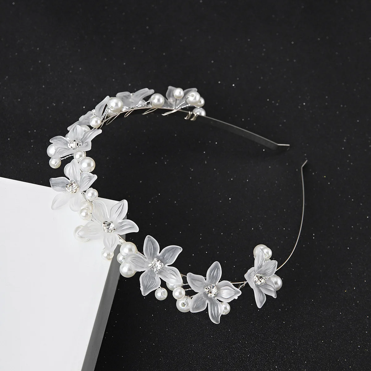 Luxury Pearl White Acrylic Flower Temperament Jewelry Headband Hair Accessories for Women\'s Wedding Party Hair Hoop