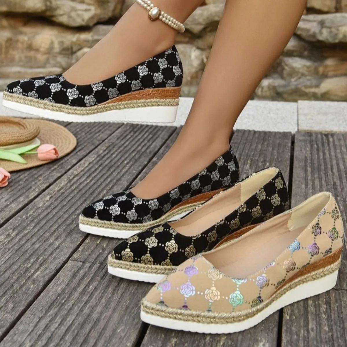 

Женские роскошные босоножки на танкетке с цветочным узором, серебристые, золотые, черные, с цветочным узором, летние уличные модные повседневные вечерние элегантные пикантные туфли на платформе