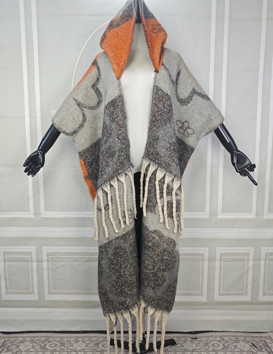 

Winter kimono Women African Print Luxury Fur Neutral coat Tassel Hooded cardigan Warm Female dress winter outfits for women