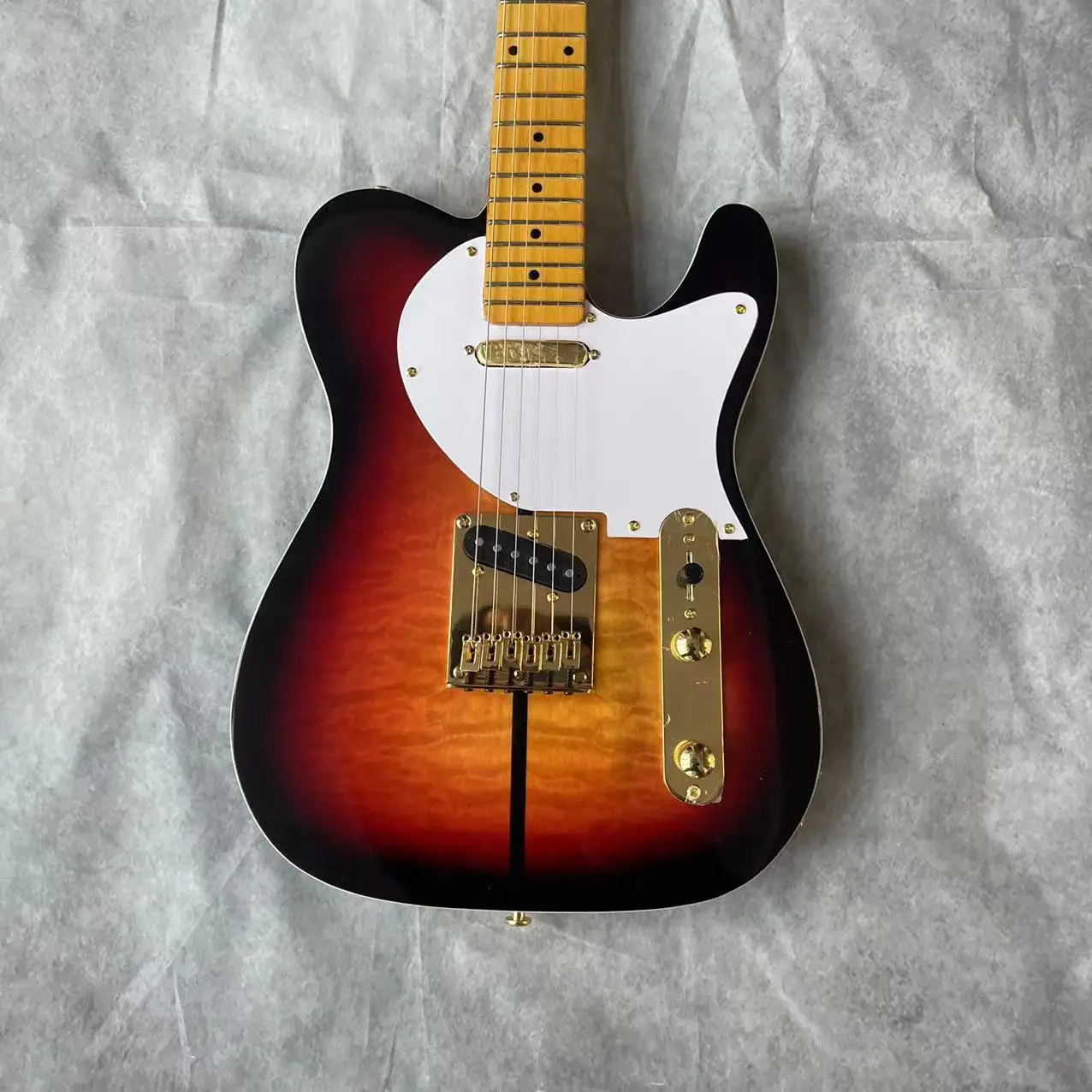 Electric guitar with 6 strings, 3TS color body, maple fingerboard, maple track, real factory pictures, can be shipped with an or