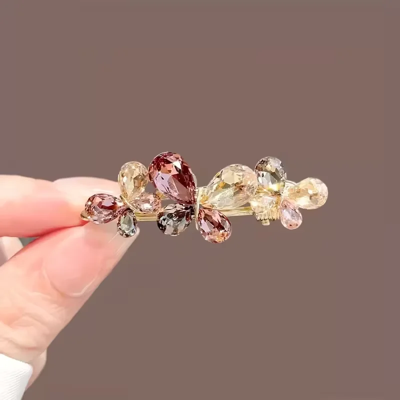 1 Stück Haarspange mit Schmetterlingsmotiv, imitiertes Kristall, seitliche Haarspange für die Haarpartie, hochwertiges und exquisites Haaraccessoire. – Detail 3