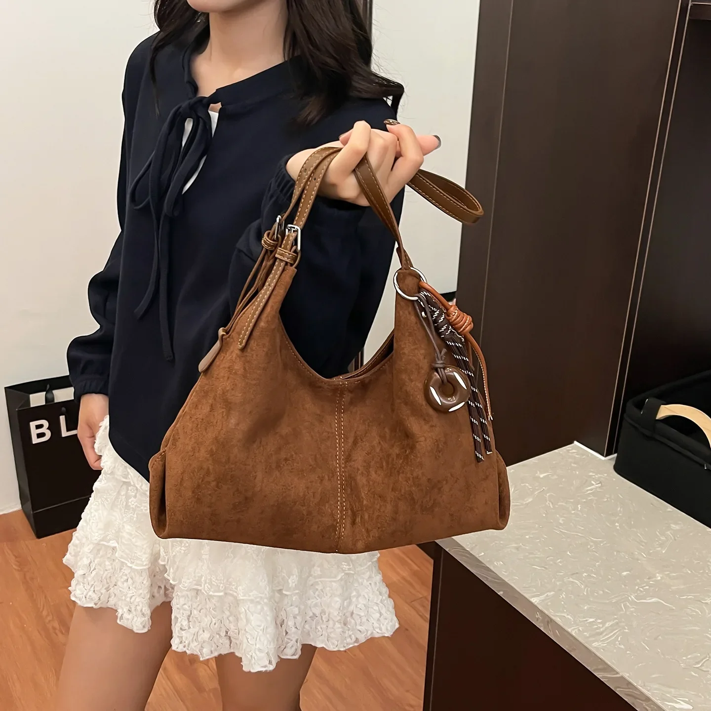 

​Crinkle Dumpling Tote Bag Premium Distressed Leather Commuter Shoulder Bag Vintage Floral Print Farmer Market Ready System