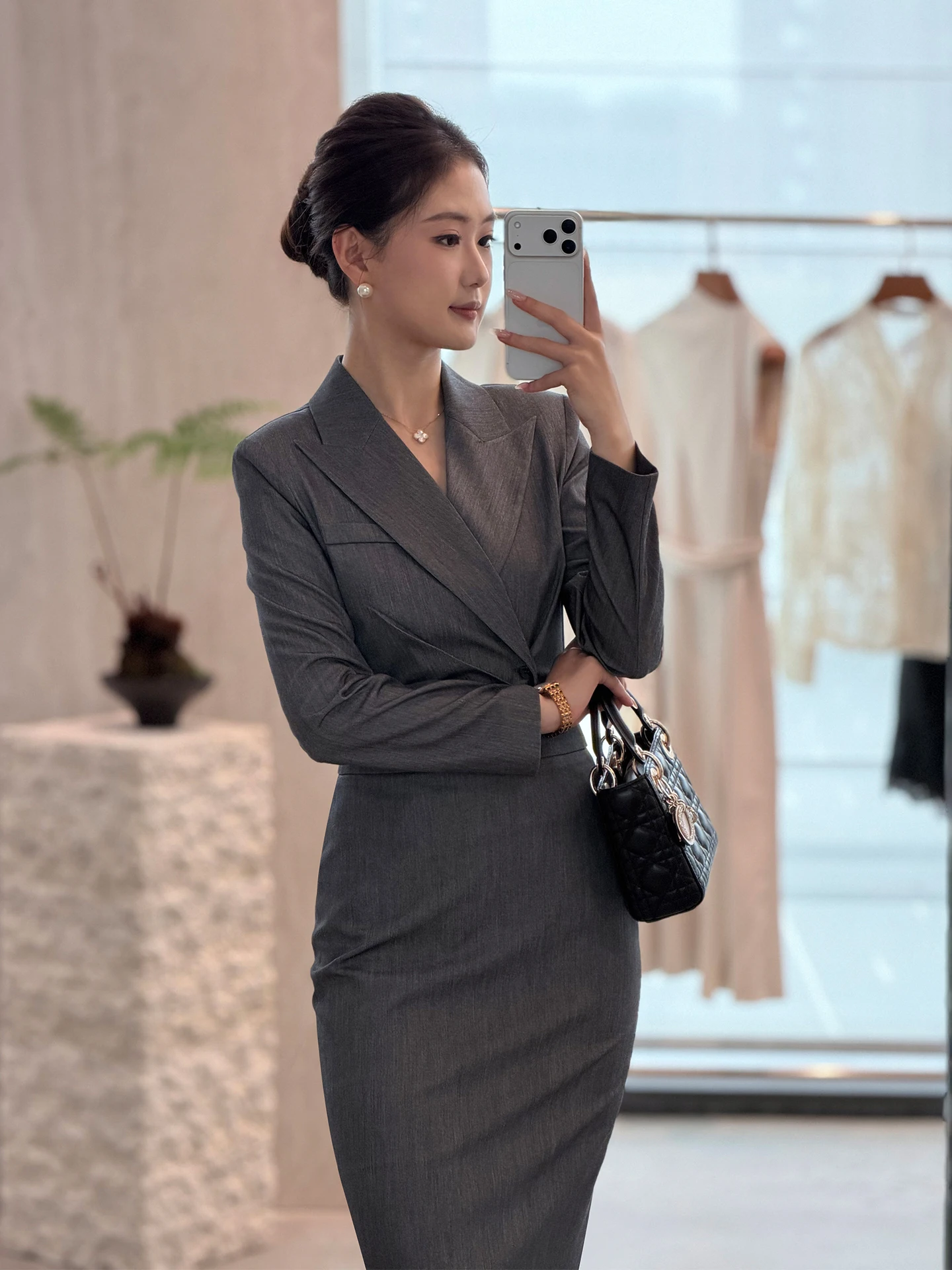 

Spring 2026 Women's Slim Fit Shirt And Skirt Set Luxury Sensation Tailored Waistcoat Design Professional Office Wear