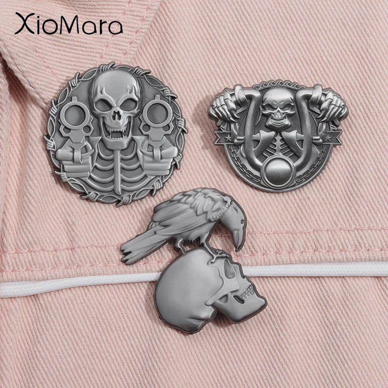 Gothic Embossed Raven Skull Enamel Pin Skull With Two Guns Pistol Revolvers Brooch Lapel Badge Dark Style Halloween Jewelry Gift