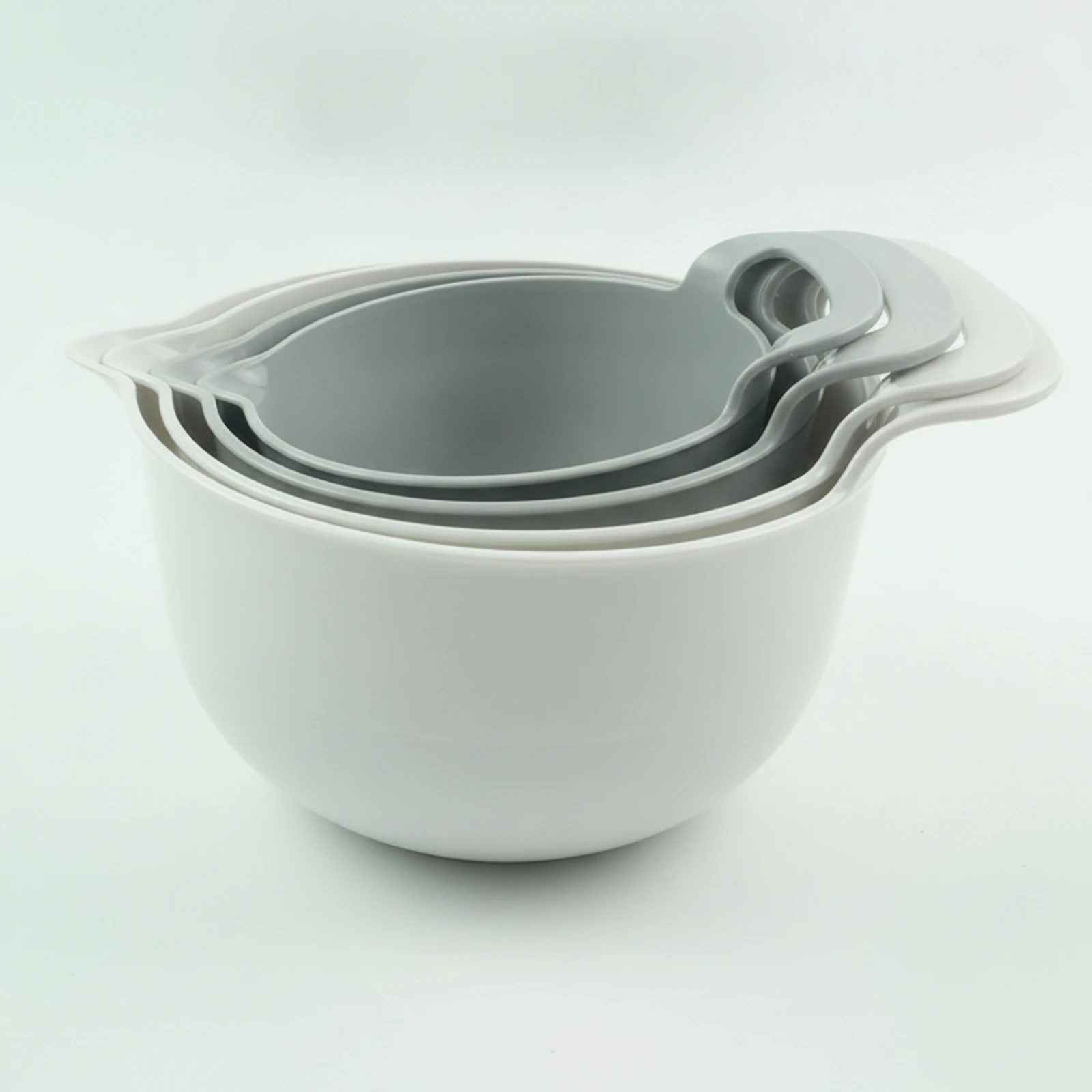 4 Pieces Mixing Bowl with Pour Spout Reusable Plastic Salad Bowl Tableware Dishwasher Safe Chemical Additive-Free Safe