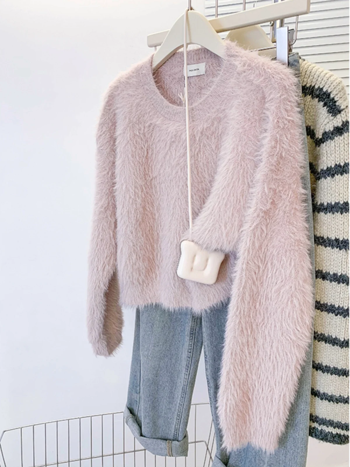 

Мягкий свитер из искусственного меха норки для женщин, осенне-зимний, свободного кроя, вязаный топ, премиум-качество, эффект увеличения объема, круглый вырез, длинный рукав