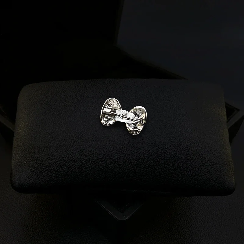 Chic Mini Bowknot Small Brooch Women Exquisite Rhinestone Pin Anti-Exposure Buckle Clothes Corsage Accessories Jewelry Gifts 230