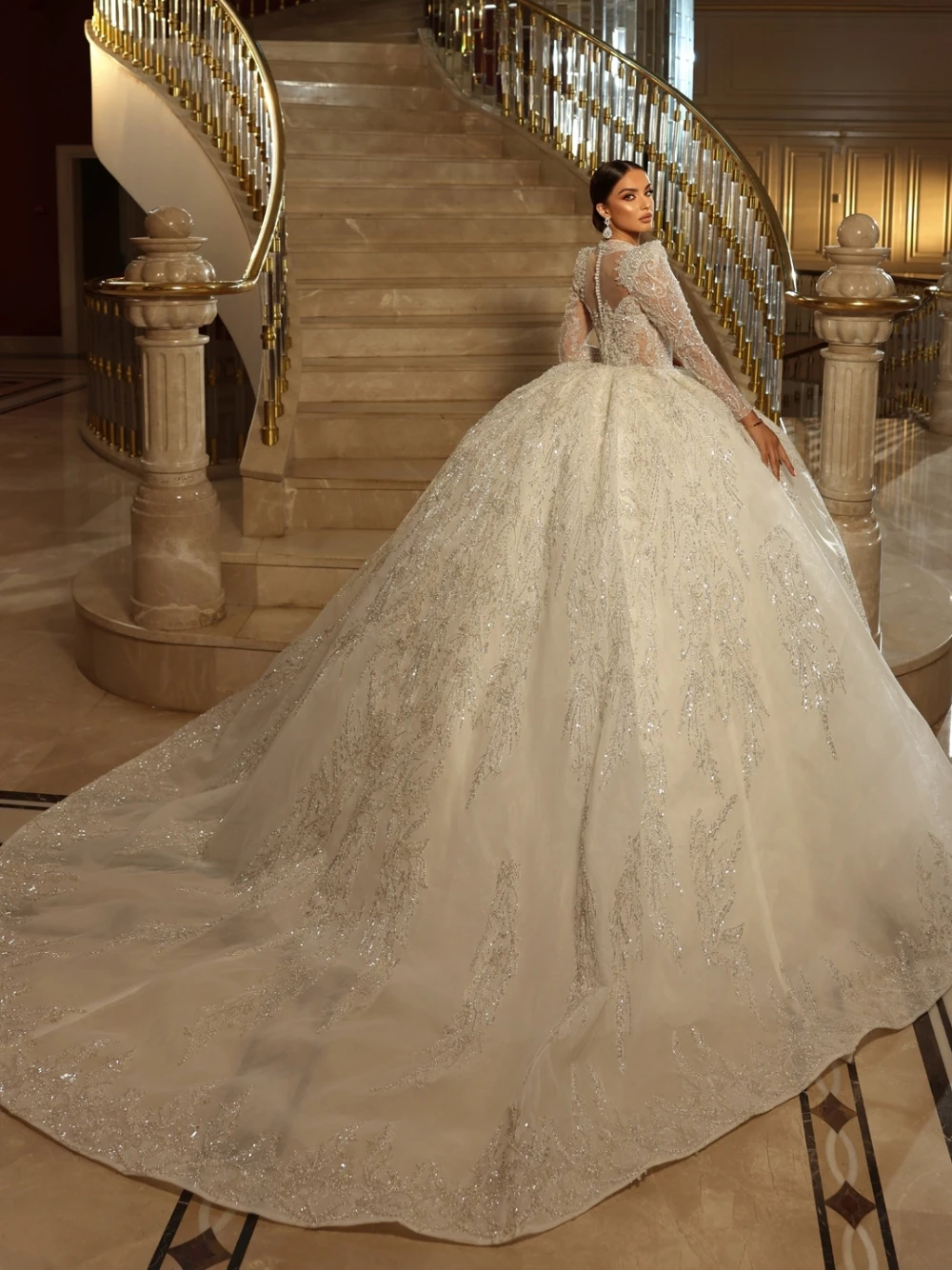 Urocza suknia ślubna z wysokim dekoltem dla kobiet 2026, błyszcząca, przezroczysta koronka, zdobiona koralikami, księżniczka, suknia balowa, szyta na miarę, piękna odzież dla panny młodej.