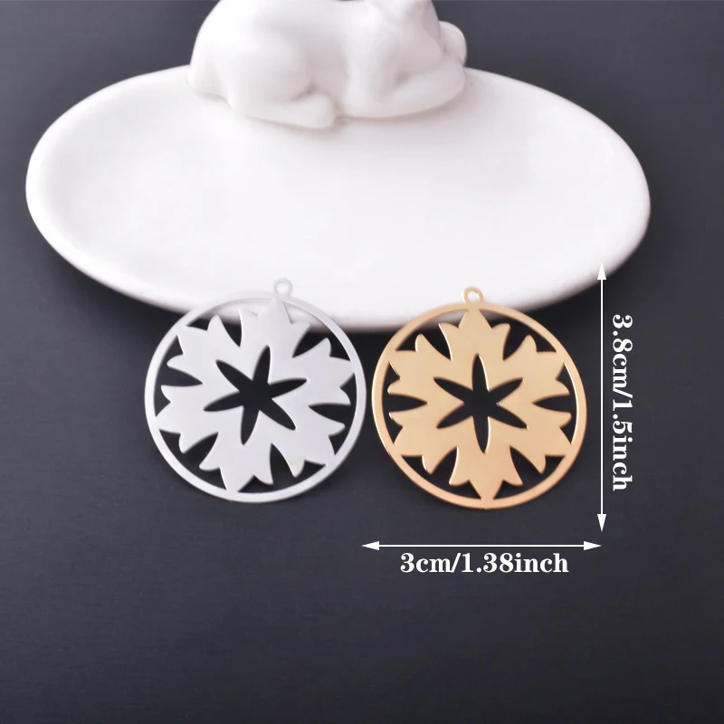 20 Stück AB9335 Messing-Schmuckanhänger in Form von Schneeflocken und Blättern, bemalte Weihnachtsanhänger, DIY-Accessoires für Damenohrringe – Detail 4